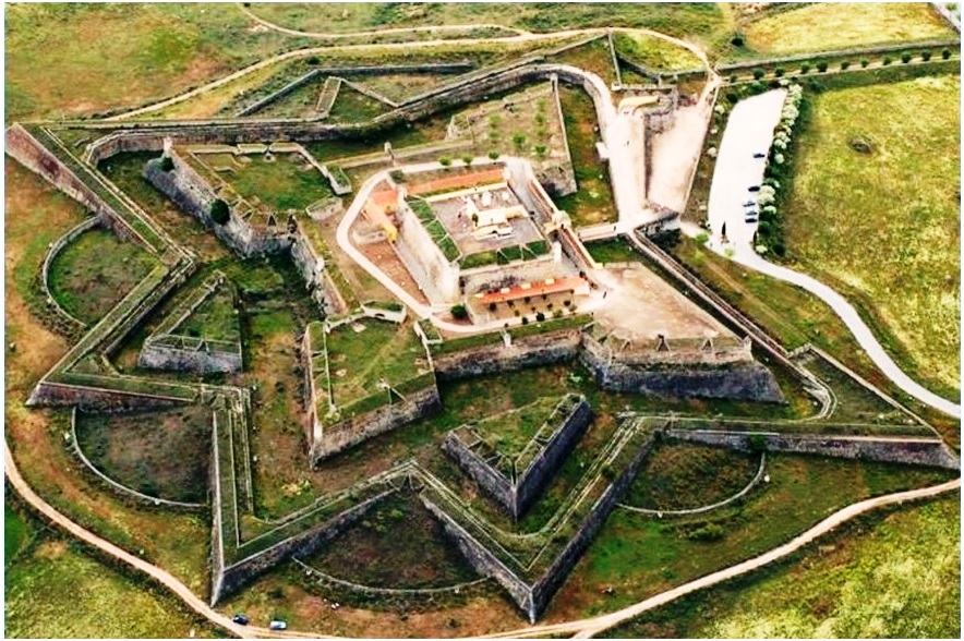 Fort world. Элваш Португалия крепость. Форт Элваш крепость звезда. Форт Элваш (Elvas) Португалия.. Форт Богоматери благодати Португалия.